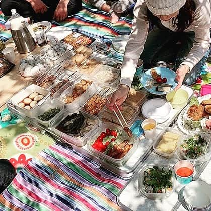 千吉良恵子さんのインスタグラム写真 - (千吉良恵子Instagram)「#砧公園でお花見しました🌸 #みんなで持ち寄り #天気が良くて良かった☺️🍀 #桜も満開🌸 #全然インスタ映えを考えてない😅💦」4月6日 19時05分 - chigirakeiko