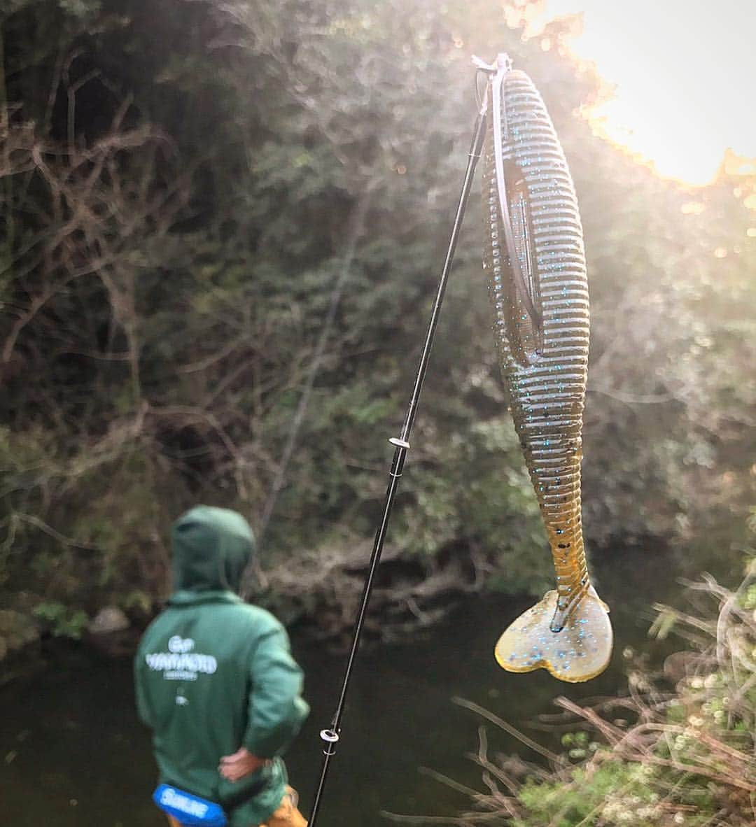 伊豫部健さんのインスタグラム写真 - (伊豫部健Instagram)「釣りビジョンはモンドリアンファイターロケ2日目の小野湖はハートテールにモンドリアンバイトがあるものの、なんとこのタフな状況でバラすと言う…  その後は夕方までノーバイトで、ノーフィッシュと言う撃沈を食らって終了👍 やりきった、やりきった、しゃーない🤣 さっ、新山口から常滑まで一気に帰るぜ💨  @autogarage_omy @hayabusa.fishing @10tenfeetunder_kiob @se9rets @gary_international_kk @hayabusafishinghooks @obick_55 @ken_iyobe @shimanofishing_jp @talex_fishing @sunline_japan #kiob #iyoken #イヨケン」4月6日 19時18分 - ken_iyobe