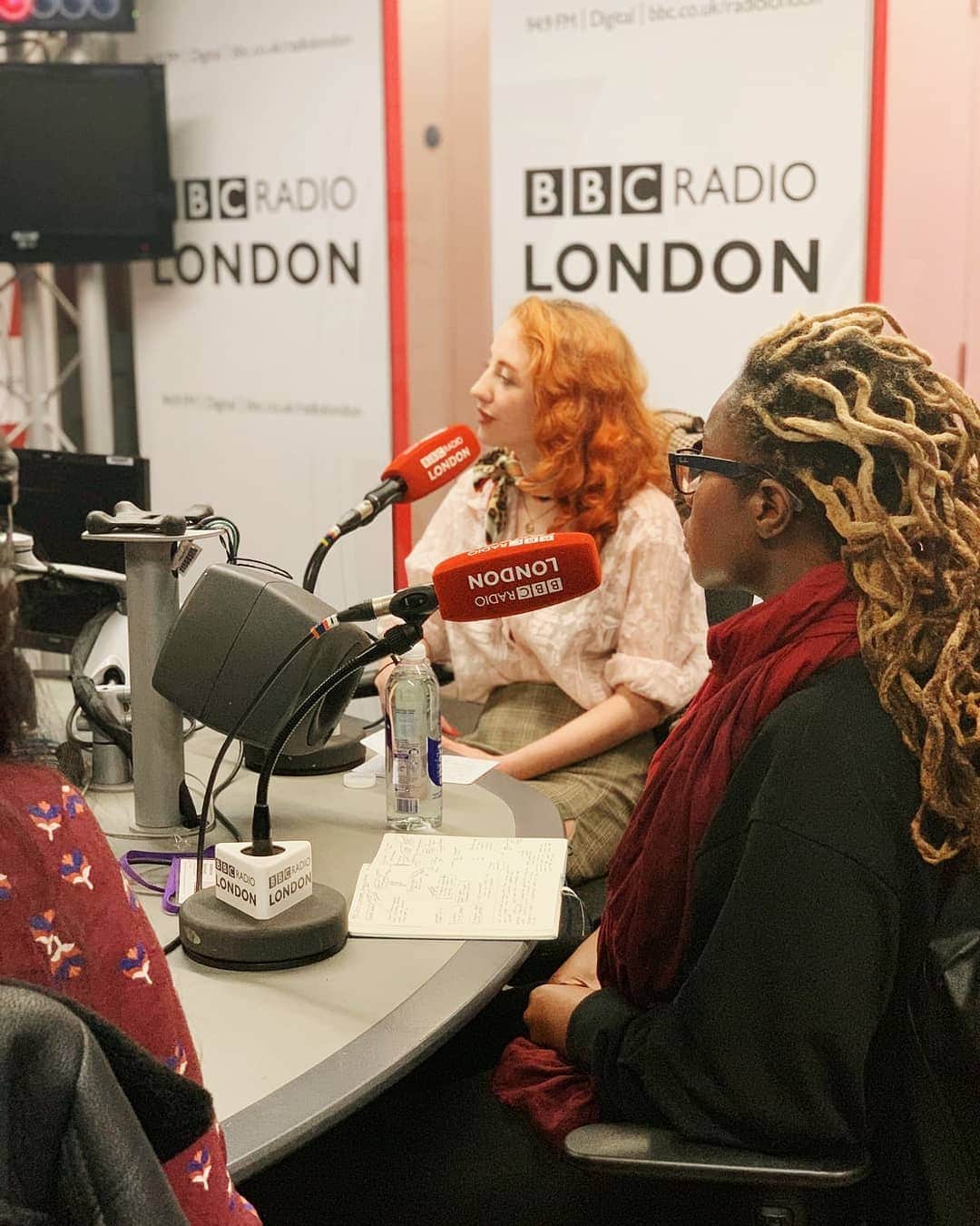 ベッキー・クルーエルのインスタグラム：「a few weeks ago I was invited down to @bbcradiolondon to join @sunnyandshay for their weekly newspaper review alongside @adelaidedamoah! We had such great conversations and I'm happy to say I'll be back on the show in May - can't wait!」