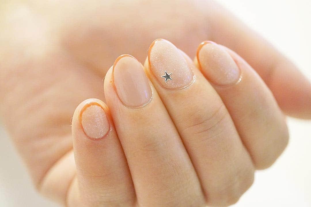 Kana Kobayashiさんのインスタグラム写真 - (Kana KobayashiInstagram)「お問い合わせ ☎︎07069989946 LINE🆔 @wno5786r #nail #jelnail #nailart #accessory #fashion #Anela #beauty #ジェルネイル #ネイルアート #表参道 #小林奏 #wedding #bridal #ウェディング #子連れok  #大人ネイル #ネイル #青山 #シンプルネイル #フレンチネイル #ラインフレンチ #細フレンチ #スタッズ #星ネイル キラキラ #魔法のラメパウダー」4月6日 19時25分 - anela_kana