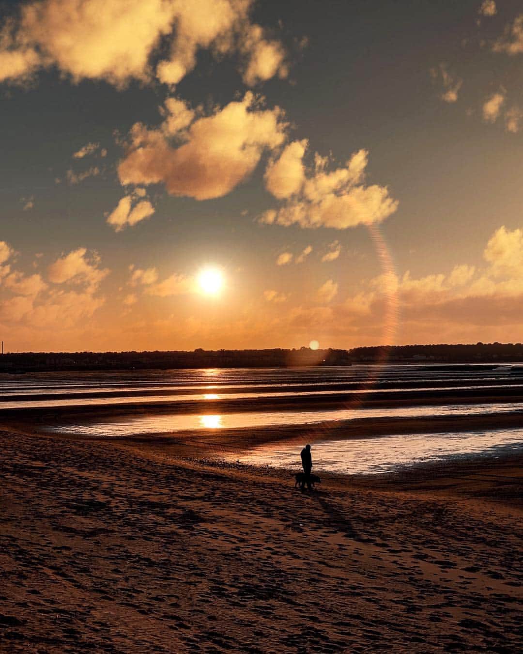 NICOLAS SIMOESのインスタグラム：「When the time stops for an instant... sit and enjoy it 🌅 #fujifilmXT3」