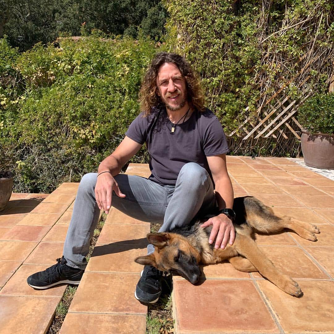 カルレス・プジョルさんのインスタグラム写真 - (カルレス・プジョルInstagram)「Feliz fin de semana a todos. Happy weekend everyone! Avui pot ser un gran dia. Som-hi Barça!💪」4月6日 19時31分 - carles5puyol