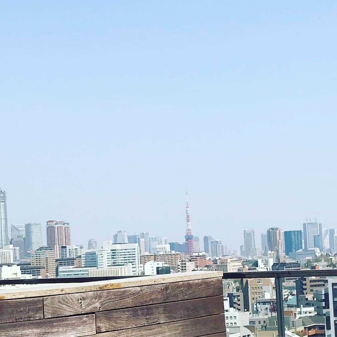 竹村優香さんのインスタグラム写真 - (竹村優香Instagram)「良いお天気だったので今年初のテラス席☺️ たかしまみきちゃんと！ 開放感あって気持ちいいな〜。 いまだに青空にも東京タワーにもテンションが上がってしまう北陸出身な私たち🙌🗼 #東京タワー #晴れ #テラス席 #最強のコンビネーション #石川 #富山  #キャスター #lunch #tokyo」4月6日 19時41分 - yuka_tkmr