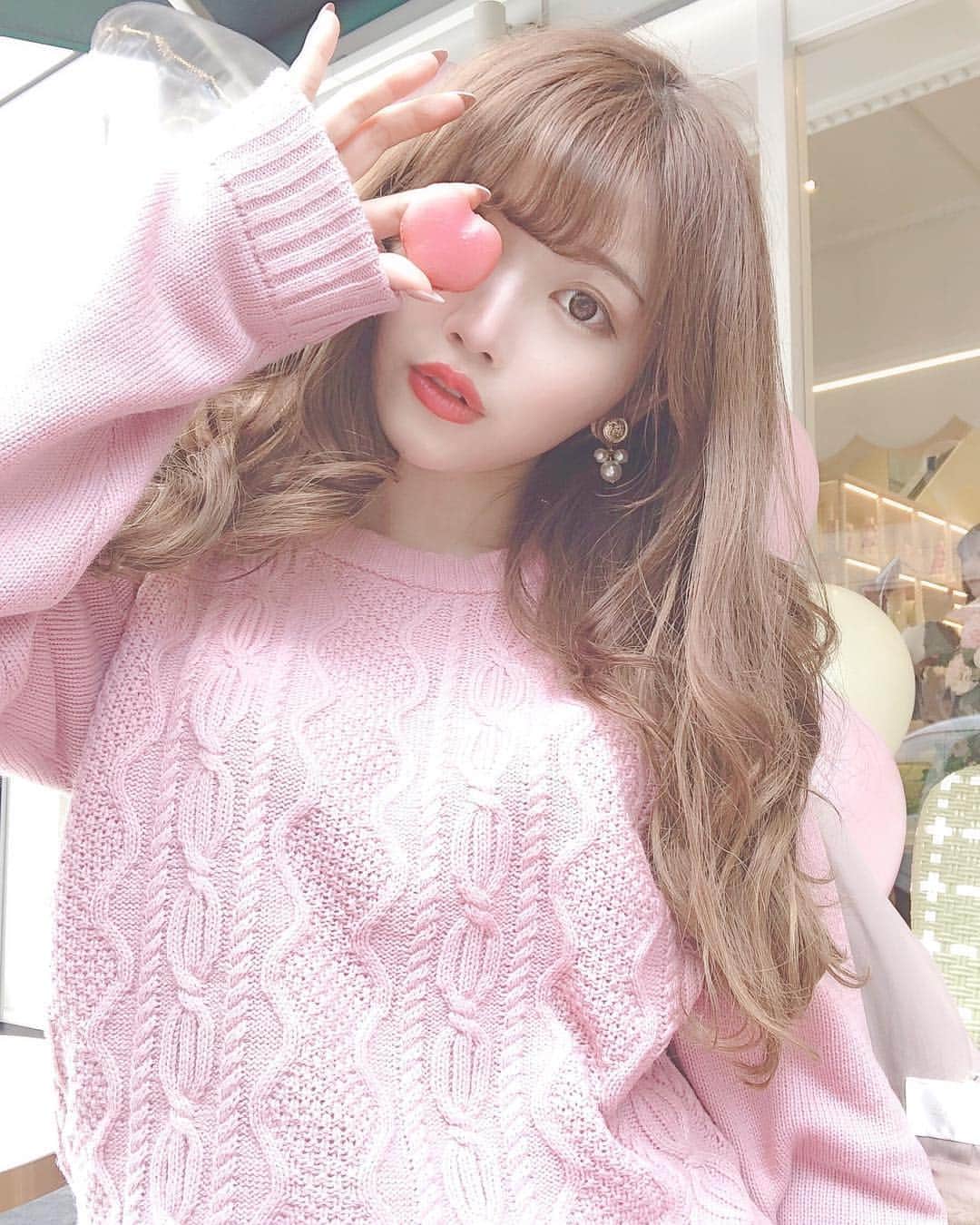 MICさんのインスタグラム写真 - (MICInstagram)「. . 先日SBC二子玉川院 @sbc_futakotamagawa で フォトフェイシャルとピーリングを受けてきたよʕʘ̅͜ʘ̅ʔ❤️ . おかげさまでお肌がなめらかになって つるんつるんでうれしい🌟 . . 孫先生 @sbc_powerdoctor_son は目とクマの施術が得意で全国からお客さんが殺到しているそうです〜🧸 . 悩んでる方はぜひいってみてね( ˙ ꒳ ˙三 ˙ ꒳ ˙ ) . . #sbc #美容外科 #美容クリニック  #アンチエイジング #若返り #美肌 #綺麗になりたい  #옷스타그램 #멋스타그램 #ファッション #渋谷カフェ #デートコーデ #デート #ワンピース #今日の服 #ゆるニット #青山カフェ #コーデ #ピンクニット #ニットワンピース #ニットワンピ  #ラデュレ #팔로우 #소통 #셀카 #셀피 #셀스타그램 #얼스타그램  #오오티디  #메이크업」4月6日 19時49分 - micmofmof