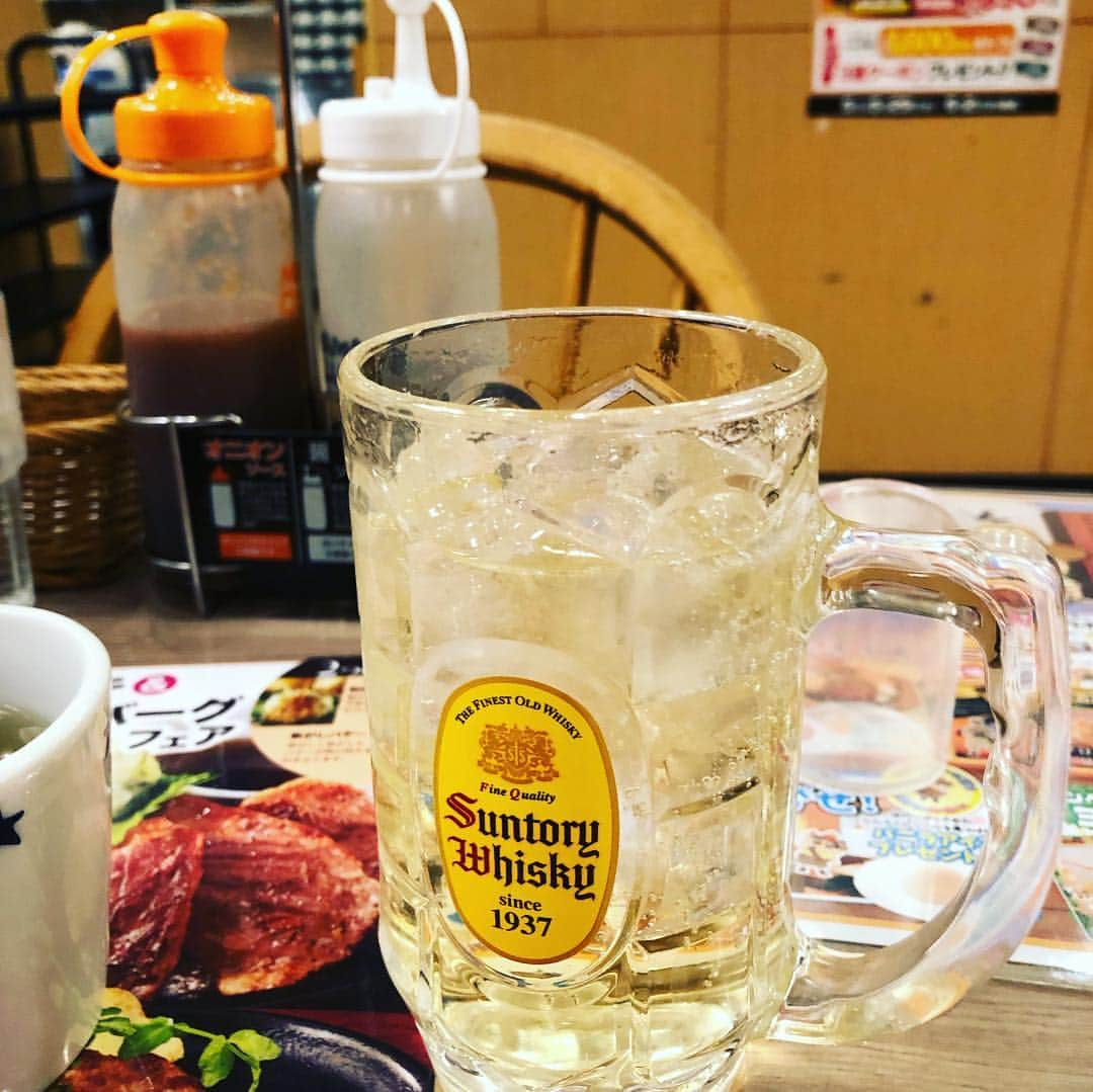 金村義明さんのインスタグラム写真 - (金村義明Instagram)「＃初めてのファミレスみたいな店#ハイボール飲んで早よ寝よ」4月6日 19時43分 - yoshiaki_kanemura