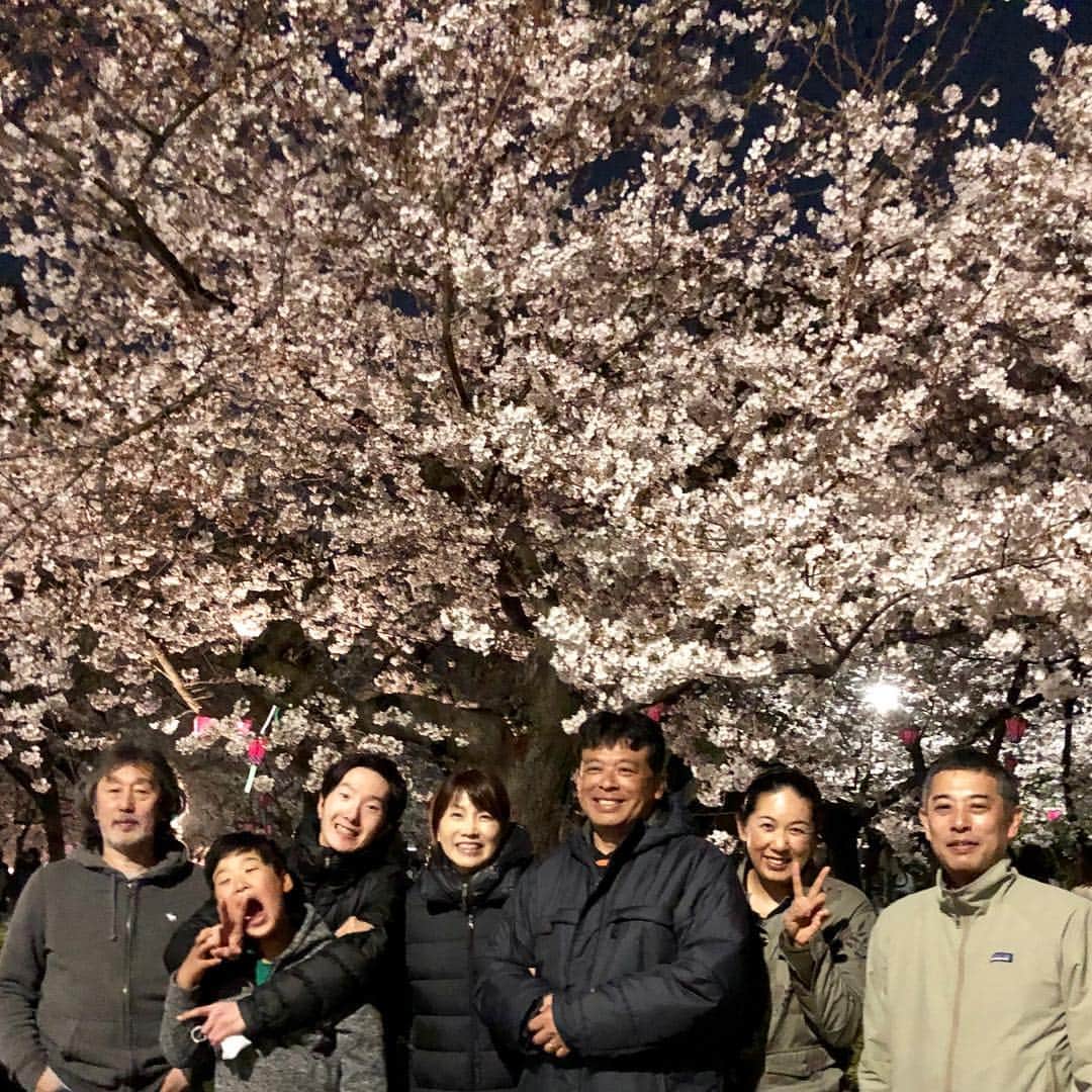 矢野きよ実さんのインスタグラム写真 - (矢野きよ実Instagram)「大好きな桜の木と 大好きな友と息子と… よかった今年も一緒に見れた。 #yanokiyomi #矢野きよ実 #桜」4月6日 19時47分 - yanokiyomi