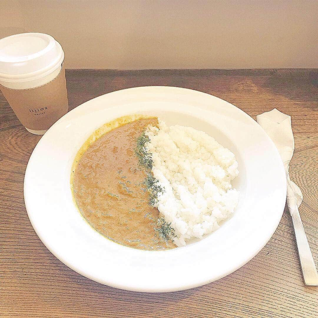 haruさんのインスタグラム写真 - (haruInstagram)「ㅤㅤㅤㅤㅤㅤㅤㅤㅤㅤㅤㅤㅤ ㅤㅤㅤㅤㅤㅤㅤㅤㅤㅤㅤㅤㅤ ㅤㅤㅤㅤㅤㅤㅤㅤㅤㅤㅤㅤㅤ #haru3cafe 𓂂𖡼𓎩𓌉  ㅤㅤㅤㅤㅤㅤㅤㅤㅤㅤㅤㅤ この前 @yukannu0327 さんと行ったカフェ ☕︎*ﾟ ㅤㅤㅤㅤㅤㅤㅤㅤㅤㅤㅤㅤㅤ 千葉県にある @iijimacoffee さん 💕 ㅤㅤㅤㅤㅤㅤㅤㅤㅤㅤㅤㅤㅤ 外観から可愛くて お店の中も可愛いくて たべたかったデザートは売り切れだったんやけど レモンタルト🍋もカレー🍛もすっごく 美味しくて 今週2回行きました🤫❤️( 笑 ) ㅤㅤㅤㅤㅤㅤㅤㅤㅤㅤㅤㅤㅤ 曇ってたので画質が悪くなっちゃったけど😭 駅からバスにのって少し歩くのでちょっと遠いかもしれないけど 何回もいきたくなるお店です☺❤️！ ㅤㅤㅤㅤㅤㅤㅤㅤㅤㅤㅤㅤㅤ ㅤㅤㅤㅤㅤㅤㅤㅤㅤㅤㅤㅤㅤ 最近ストーリーがカフェかコーデかな気がする😂( 笑 ) ㅤㅤㅤㅤㅤㅤㅤㅤㅤㅤㅤㅤㅤ 🐻さんとの載せてほしいとリクエスト頂いたのですが この前写真撮ったので明日のせますね☺💕 ㅤㅤㅤㅤㅤㅤㅤㅤㅤㅤㅤㅤㅤ 今日も見てくださりありがとうございます🙇‍♀️💗 ㅤㅤㅤㅤㅤㅤㅤㅤㅤㅤㅤㅤㅤ ㅤㅤㅤㅤㅤㅤㅤㅤㅤㅤㅤㅤㅤ #cafe巡り#cafeれぽ#カフェレポ#カフェ部#千葉カフェ#花見坂上#八千代台カフェ #おはるの千葉カフェ#おはるカフェめぐり ㅤㅤㅤㅤㅤㅤㅤㅤㅤㅤㅤㅤㅤ」4月6日 19時59分 - __haru3