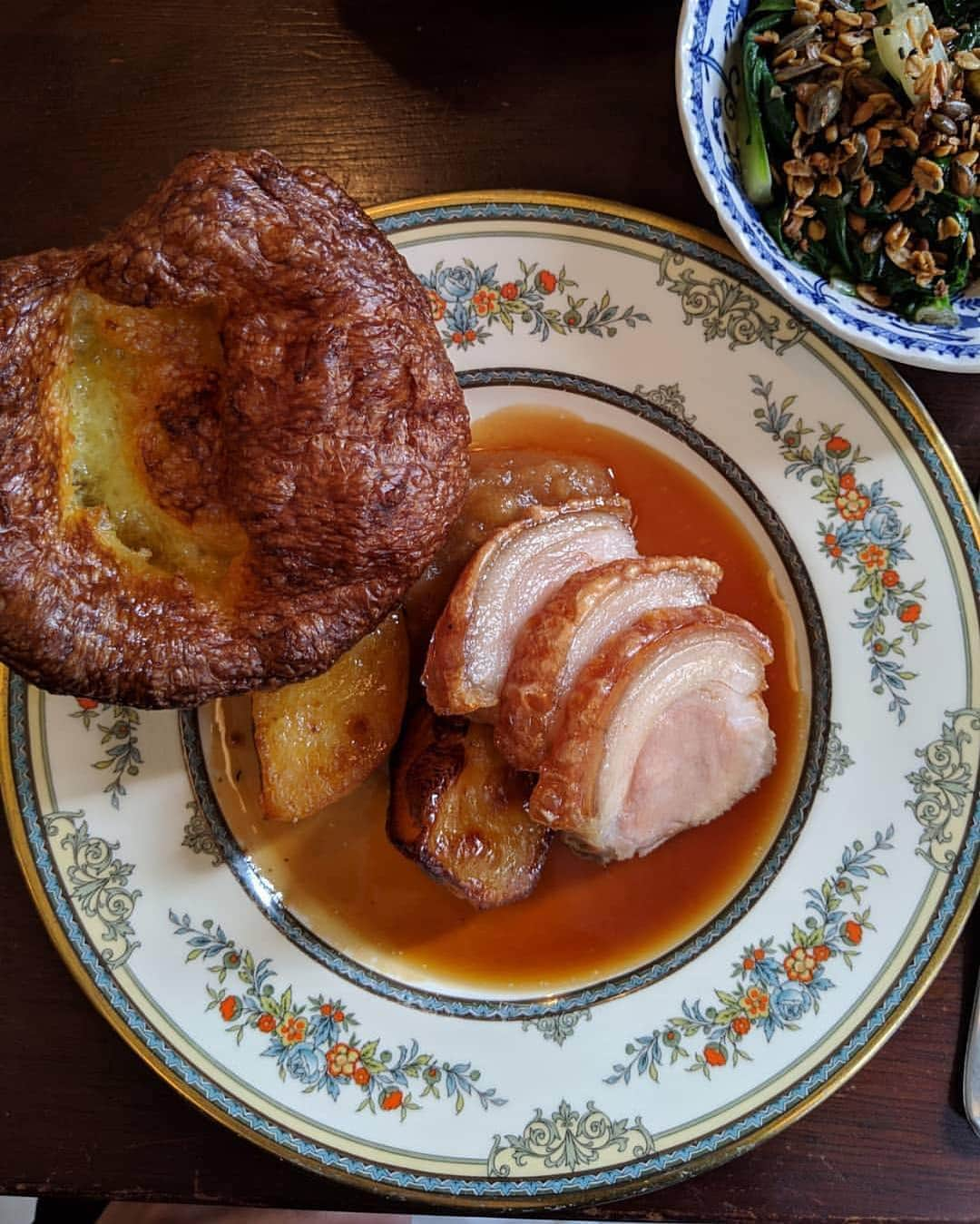 @LONDON | TAG #THISISLONDONさんのインスタグラム写真 - (@LONDON | TAG #THISISLONDONInstagram)「@clerkenwellboyec1 says... kicking off the weekend with EPIC Sunday Roast inspiration from @qualitychop by @shaunsearley and team including delicious middle white & pistachio terrine, grilled mackerel with smoked eel and artichokes, crispy croquettes with wild garlic, the best parfait in the world with black truffles, plus a classic Sunday Roast with all the trimmings and *THOSE* legendary confit potatoes (just look at all the layers!) ... also ordered boozy prune ice cream and burnt meringue with rhubarb and custard to finish! 🌞🌿🔥🍗🍷🇬🇧❤️ Thank us after...! . #thisislondon #sundayroast #londonfood #london #londonreviewed」4月6日 19時52分 - london