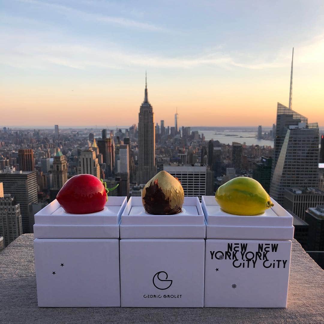 DOMINIQUE ANSEL BAKERYさんのインスタグラム写真 - (DOMINIQUE ANSEL BAKERYInstagram)「Looking good, NYC! 🗽 @cedricgrolet at #DominiqueAnselBakery, Day 2, here we go! (*Update: we are sold out of Cédric’s pastries for today. Join us tomorrow for our third and final day of the pop-up -  we open at 9AM!)」4月6日 19時54分 - dominiqueansel