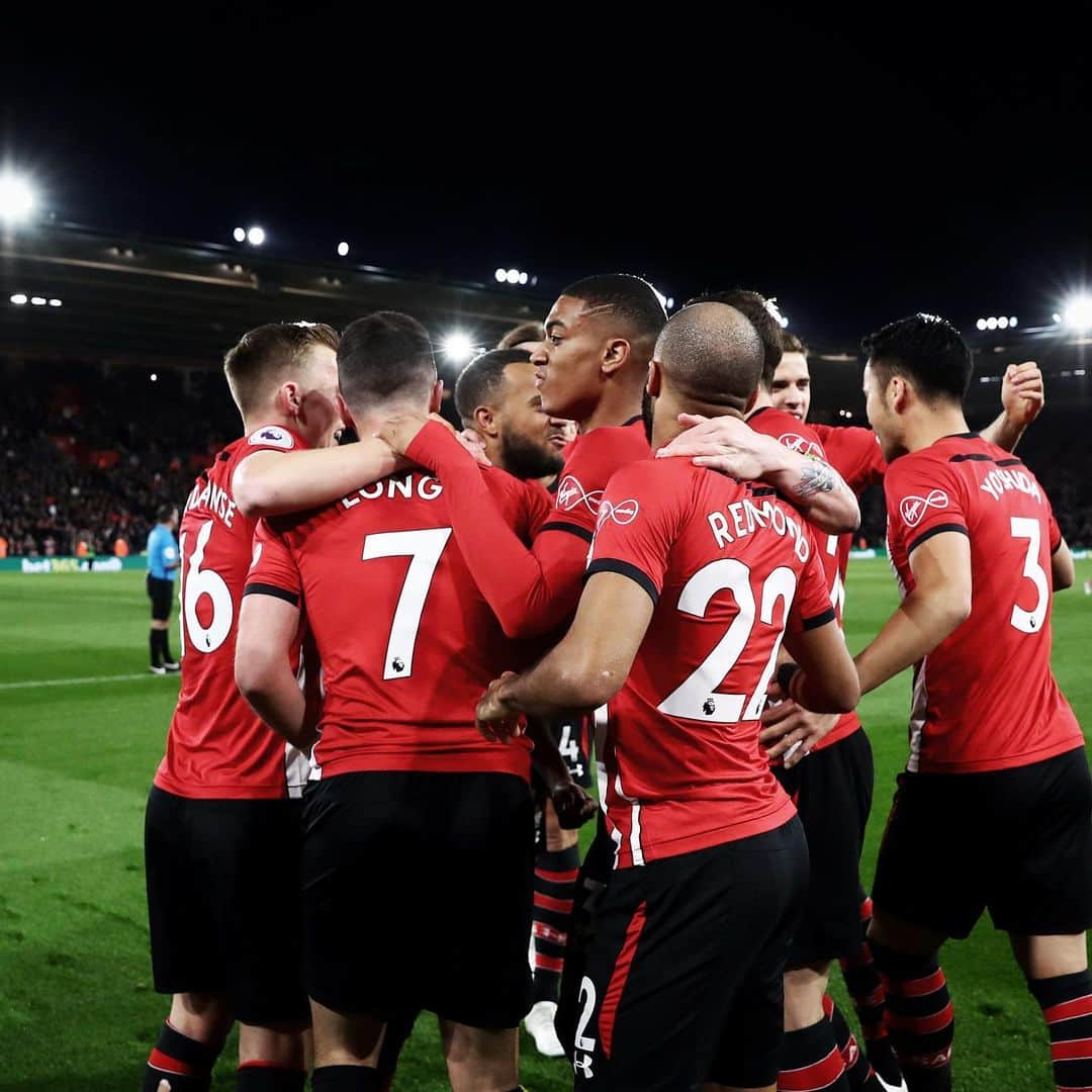 サウサンプトンFCさんのインスタグラム写真 - (サウサンプトンFCInstagram)「Fighting for every point until the very end of the season. How many ♥️ for this team? 😍 #SaintsFC | #WeMarchOn」4月6日 19時56分 - southamptonfc