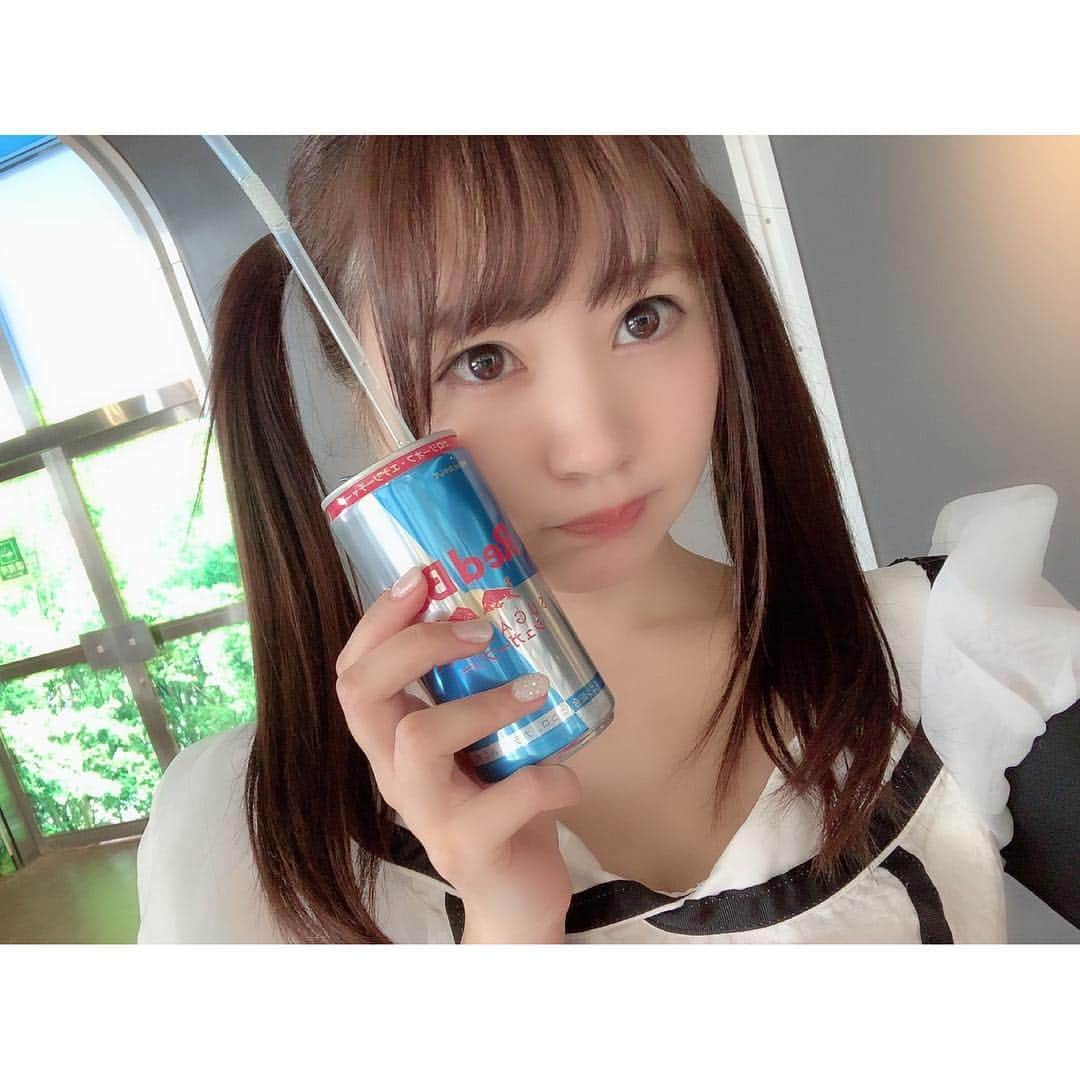 浜田翔子さんのインスタグラム写真 - (浜田翔子Instagram)「#ツインテール #レッドブル は水色がすき。  昨日の解禁はこちら！ 私が大好きなアーティストさん祭！ライブ！このシリーズだとコラボあり！！？？ アーティストさん達はマナーも凄く好きで仲間みたいな感覚で接してくださり アイドルやっていや、ほんまはアーティストにならな入れない所グラドールいつもいれてくださったり、、輪が広がった場所です。 女の子ファンの子も暖かい好きな場所です。ぜひグラドールにも応援きてね💕 私は出演するの最後の突然変異！  突然変異のときの動画見返すんだけど笑っちゃうくらいすき。 【突然変異vol.23】開催決定‼️ 2019年5月28日(火) @渋谷スターラウンジ OPEN 16:30(予定) CLOSE 22:30(予定) 前売 3000円(別途1D代) ※チケット各アーティスト取り置きのみ ［出演］ gra-DOLL K-Trac 彩-xi- 1+1 VitaminKiss FAYS FAUST BLACK IRIS ベイビーKO-HEI  追加あり？！ #突然変異 あと #オトダマ #音霊 も楽しみ！」4月6日 19時56分 - shoko_hamada