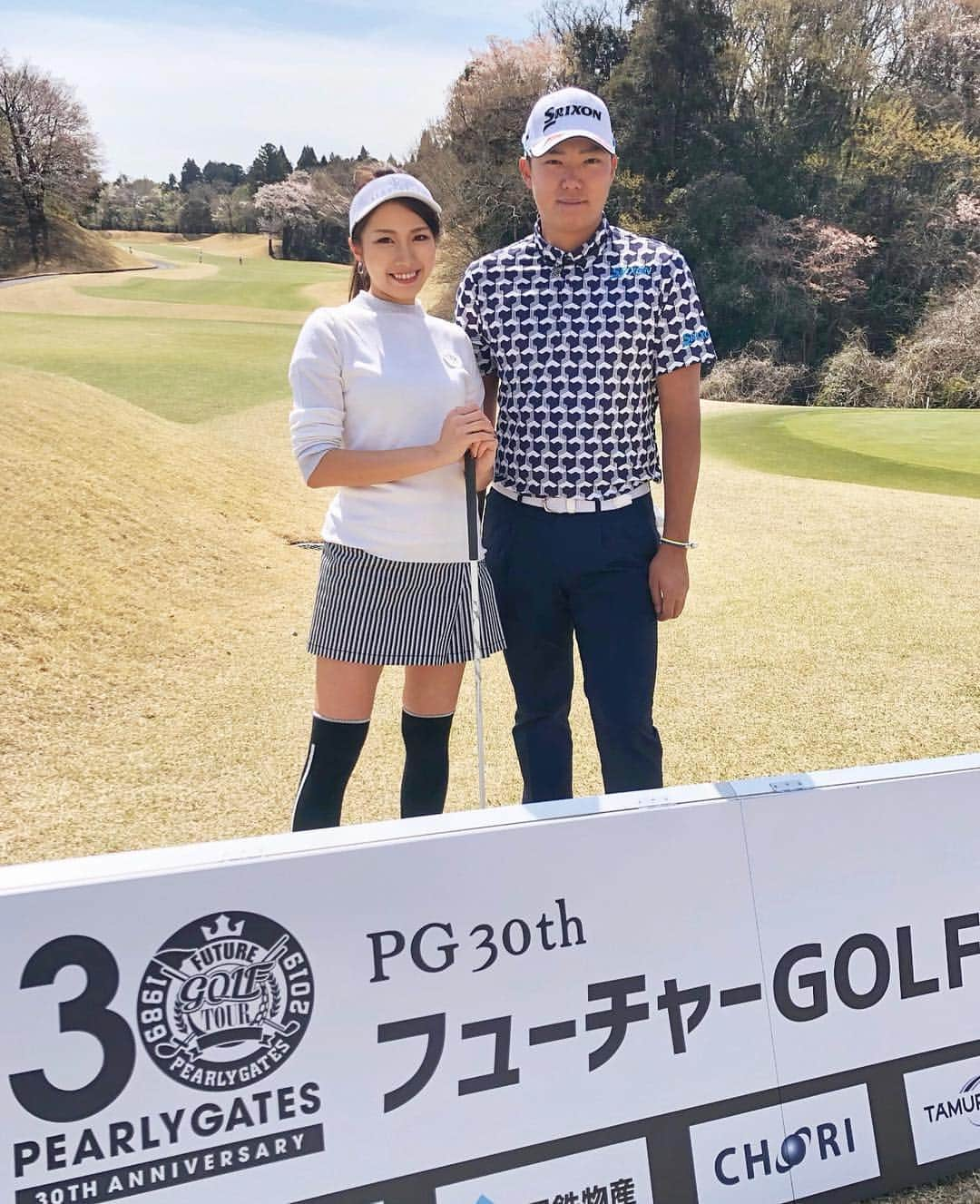 武田奈津美さんのインスタグラム写真 - (武田奈津美Instagram)「. 「PEARLY GATES 30TH ANNIVERSARY フューチャーGOLFツアー2019」 in 太平洋クラブ成田コース⛳️ 皆さまお疲れさまでした☺️✨ . 前半一緒にまわらせていただいた出水田プロ✨ 今回は朝の練習からご一緒させていただき 色々とアドバイスもいただきました🥺✨ プロのショットは飛ぶし素晴らしかった😭✨ . 貴重な経験ありがとうございました☺️✨ 後半編も続きます🌸 . #パーリーゲイツ #pearlygates #futuregolftoure #太平洋クラブ成田コース #ゴルフ #ゴルフ女子 #スポーツ #武田奈津美 #golf #golfgirl #sports #natsumigolf #tokyo #japan #ゴルフウェア #セントアンドリュース #StANDREWS #春 #出水田大二郎」4月6日 20時00分 - _natsumitakeda_