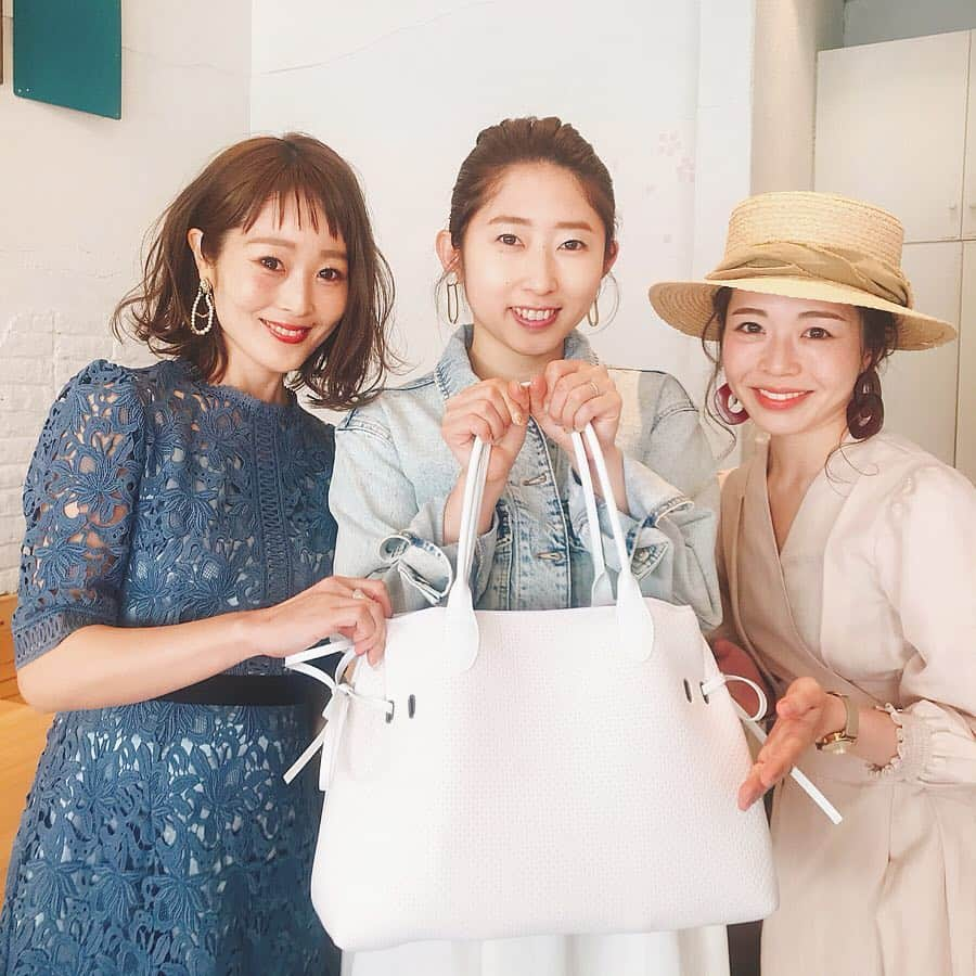 Kikuno Sayumiさんのインスタグラム写真 - (Kikuno SayumiInstagram)「〻Qbag〻 ・ ・ ・ 今日は中目黒で @qbag_japan さんのオフ会でした✧* ・ ・ #qbag ヘビーユーザーの方が集まって新作を見たよ☺︎ワイワイ楽しかった〜♡♡ ・ ・ 2枚目➠新作の#メッシュバッグ が人気だった！持つだけでオシャレ感出る◎ ・ 新色のブラウンも可愛かったな〜ベージュコーデに合わせたい。 ・ ・ 次は何をゲットしようかなぎ @nairo0508 と真剣に考えてた🤔♥︎ ・ どれも軽くて丈夫！実用性もオシャレも兼ね備えたバッグってなかなかないから嬉しい☺︎ ・ ・ 明日はいよいよお買い物同行の日🌈楽しみだなぁ♡♡ ・ ・ ・ ・ #ファッション#コーデ#fashion#ママ#ママコーデ #プチプラコーデ#大人カジュアル#titivatestyle#mineby3mootd#プレクロ#オン眉#大人可愛い#chao_app#春コーデ#ジユジョ#gu#ジユパト#シンプルコーデ#158cmコーデ #158cm」4月6日 20時01分 - sayumikikuno