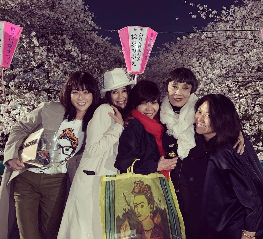 のインスタグラム：「中目黒にて女子会🌸  #nakameguro #sakura #お花見 #夜桜 #満開🌸 #女子会 #昨日ですが💕 #萬田久子」