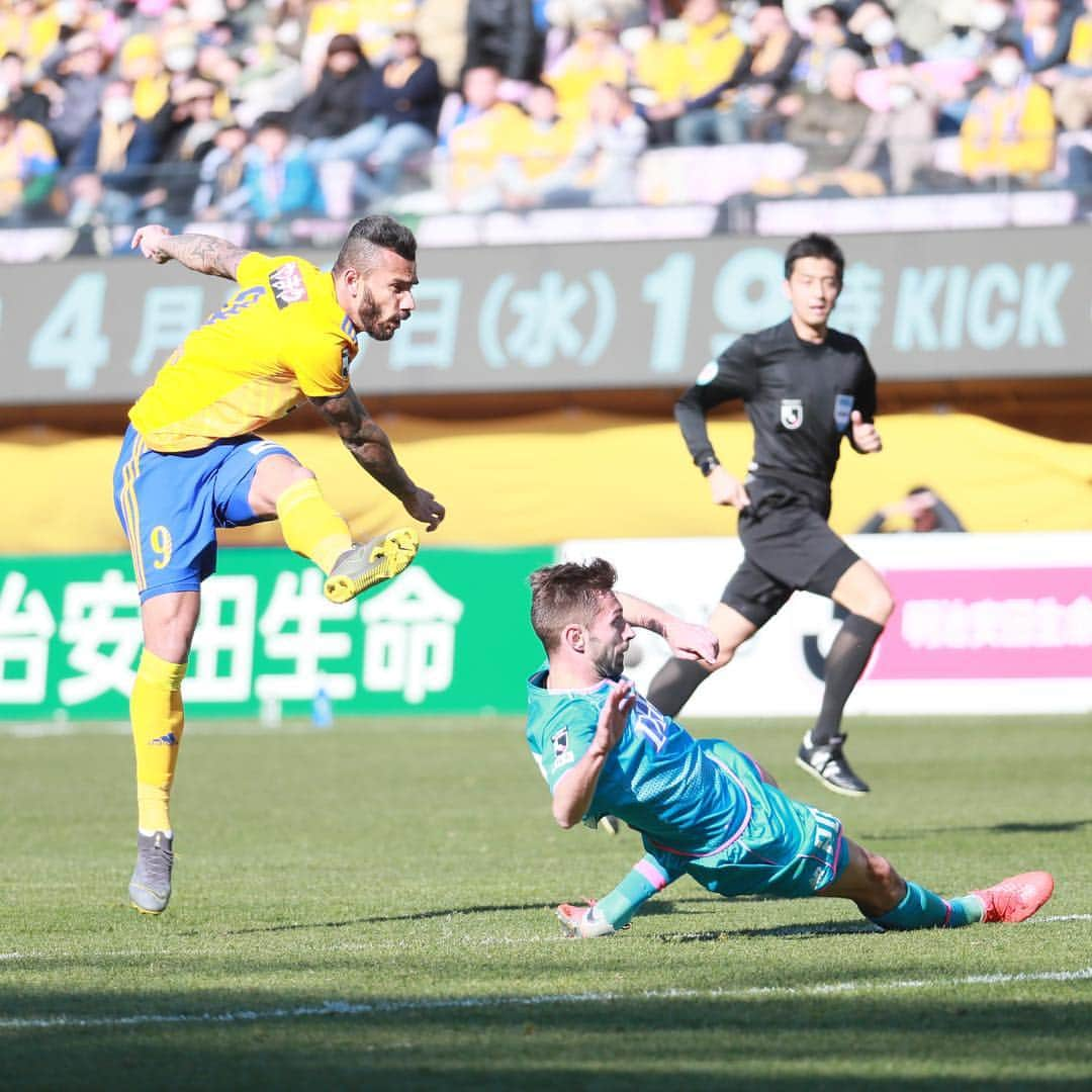 ベガルタ仙台さんのインスタグラム写真 - (ベガルタ仙台Instagram)「4月6日 第6節 サガン鳥栖戦 3-0で勝利しました！熱い応援ありがとうございました。 #ベガルタ仙台 #仙台 #サッカー #Jリーグ #2019シーズン #スローガン #ReVolution #シュミットダニエル #1番 #副キャプテン #ハモンロペス #9番 #蜂須賀孝治 #4番 #金正也 #39番 #常田克人 #33番 #ユアテックスタジアム仙台 #ユアスタ #サガン鳥栖」4月6日 20時21分 - vegaltasendai