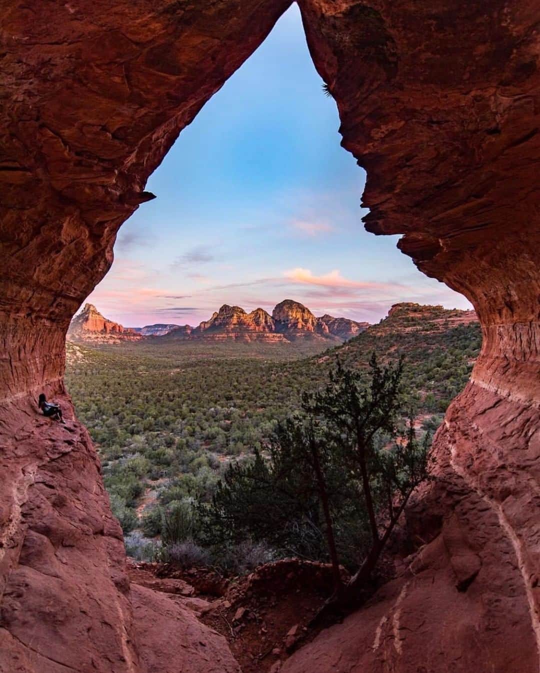 Discoveryさんのインスタグラム写真 - (DiscoveryInstagram)「“It's crazy what is still out there undiscovered.” 📸 + caption by Alex Groeper (@adventurealexphoto) . . . . #Arizona #mountains #explore #travel #nature #photography #potd #photooftheday #discover #views」4月6日 20時34分 - discovery