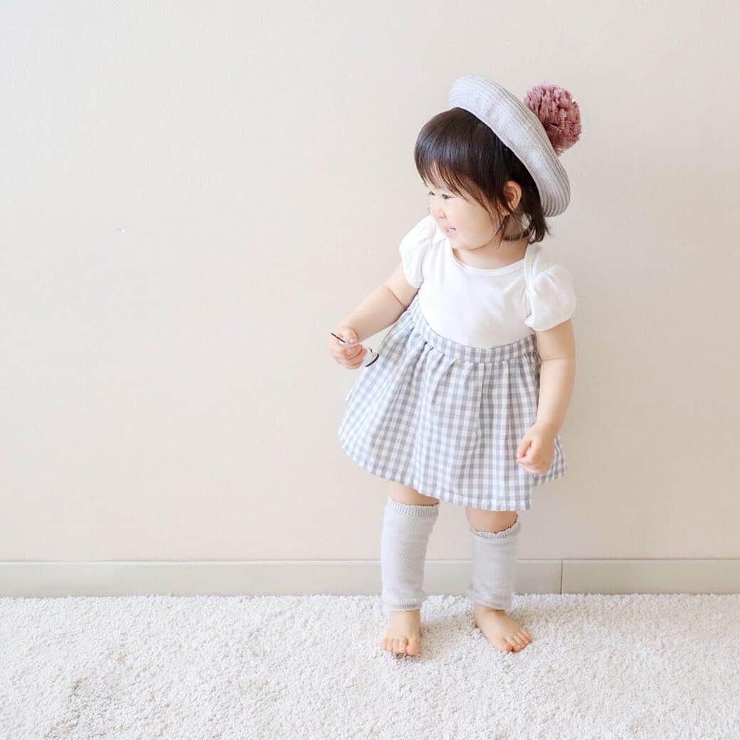 かわいいベビー服・子供服Babychuさんのインスタグラム写真 - (かわいいベビー服・子供服BabychuInstagram)「【コーデが楽しく🎶LOOPSエプロンボディ】 . べびちゅオリジナル💕 🌿エプロンスカート＆パフボディ🌿 . 「コーデが楽しくなった👀✨」 とのお声がたくさん届いています😍💌 . 🎀2つGETしてエプロンをチェンジ 🎀パフスリーブが可愛いボディスーツでコーデ 🎀お手持ちのブルマを合わせてコーデ . 色々楽しめるのが魅力的❤ べびちゅだけのオリジナル、数量限定につきぜひGETしてね～～😉💨💨💨 . べびちゅHPのおすすめ「おしゃれ見えロンパース」をチェックしてね✔ . . #べびちゅオリジナル  #ループス #loops #ループスコーデ  #スカートロンパース #ミミプポン #mimipoupons #ブルマコーデ #ベビーブルマ #べびちゅ #babychu #ig_kidsphoto #ig_babyphoto #かわいい #子供服 #ベビー服 #親バカ部 #女の子 #男の子 #娘 #息子 #赤ちゃん #ベビーコーデ #キッズコーデ #ベビーファッション #キッズファッション #出産祝い #baby #babychujp」4月6日 20時31分 - babychu2014