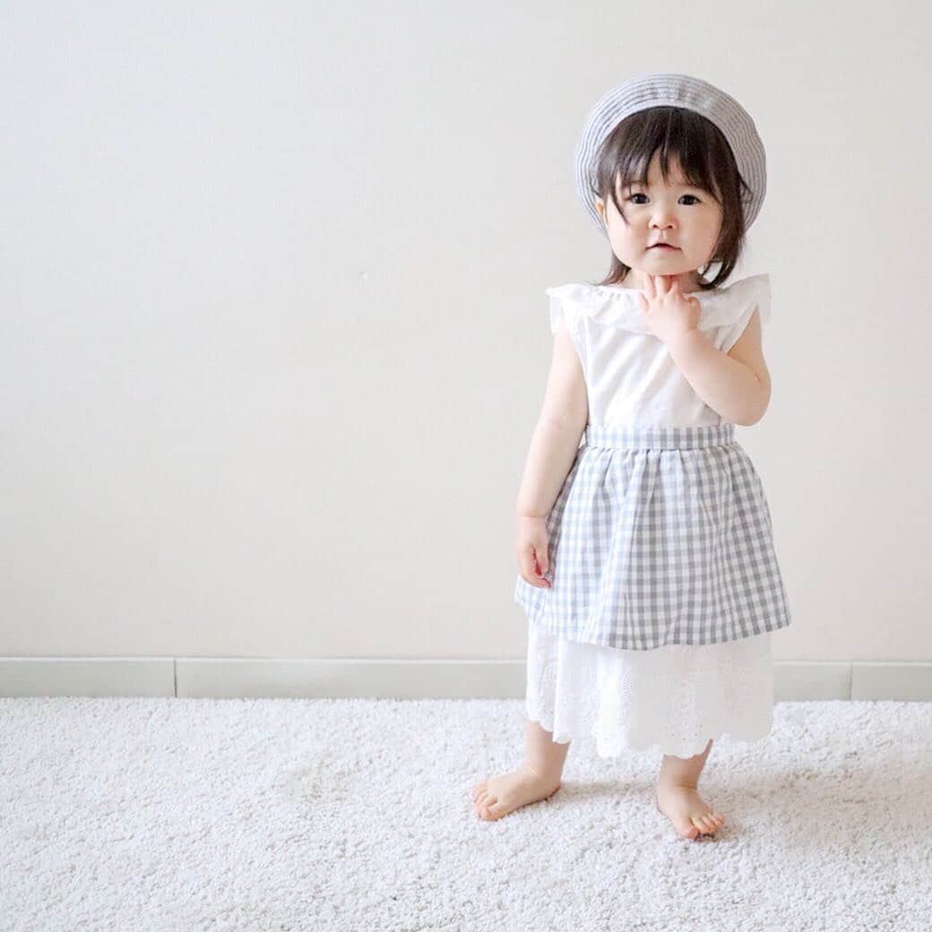 かわいいベビー服・子供服Babychuさんのインスタグラム写真 - (かわいいベビー服・子供服BabychuInstagram)「【コーデが楽しく🎶LOOPSエプロンボディ】 . べびちゅオリジナル💕 🌿エプロンスカート＆パフボディ🌿 . 「コーデが楽しくなった👀✨」 とのお声がたくさん届いています😍💌 . 🎀2つGETしてエプロンをチェンジ 🎀パフスリーブが可愛いボディスーツでコーデ 🎀お手持ちのブルマを合わせてコーデ . 色々楽しめるのが魅力的❤ べびちゅだけのオリジナル、数量限定につきぜひGETしてね～～😉💨💨💨 . べびちゅHPのおすすめ「おしゃれ見えロンパース」をチェックしてね✔ . . #べびちゅオリジナル  #ループス #loops #ループスコーデ  #スカートロンパース #ミミプポン #mimipoupons #ブルマコーデ #ベビーブルマ #べびちゅ #babychu #ig_kidsphoto #ig_babyphoto #かわいい #子供服 #ベビー服 #親バカ部 #女の子 #男の子 #娘 #息子 #赤ちゃん #ベビーコーデ #キッズコーデ #ベビーファッション #キッズファッション #出産祝い #baby #babychujp」4月6日 20時31分 - babychu2014