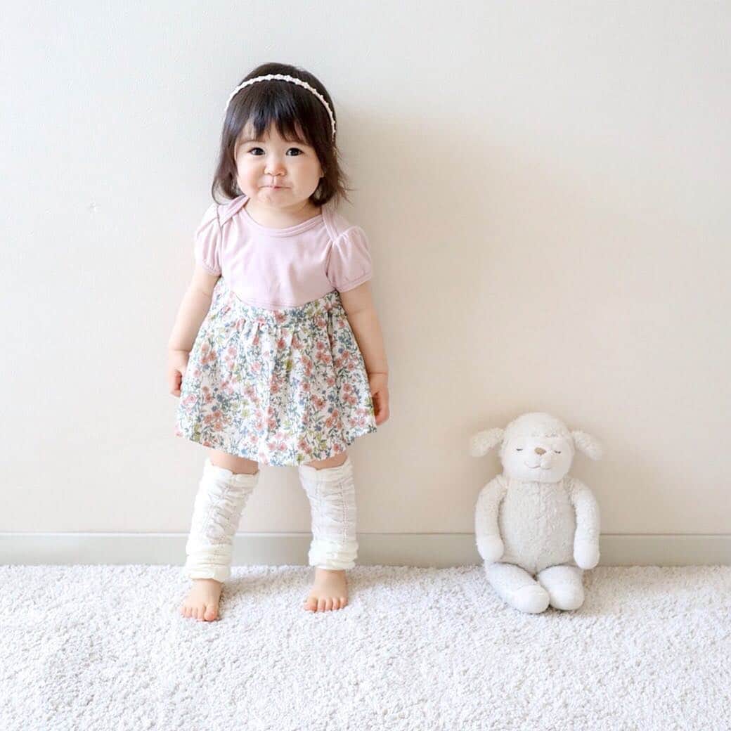 かわいいベビー服・子供服Babychuさんのインスタグラム写真 - (かわいいベビー服・子供服BabychuInstagram)「【コーデが楽しく🎶LOOPSエプロンボディ】 . べびちゅオリジナル💕 🌿エプロンスカート＆パフボディ🌿 . 「コーデが楽しくなった👀✨」 とのお声がたくさん届いています😍💌 . 🎀2つGETしてエプロンをチェンジ 🎀パフスリーブが可愛いボディスーツでコーデ 🎀お手持ちのブルマを合わせてコーデ . 色々楽しめるのが魅力的❤ べびちゅだけのオリジナル、数量限定につきぜひGETしてね～～😉💨💨💨 . べびちゅHPのおすすめ「おしゃれ見えロンパース」をチェックしてね✔ . . #べびちゅオリジナル  #ループス #loops #ループスコーデ  #スカートロンパース #ミミプポン #mimipoupons #ブルマコーデ #ベビーブルマ #べびちゅ #babychu #ig_kidsphoto #ig_babyphoto #かわいい #子供服 #ベビー服 #親バカ部 #女の子 #男の子 #娘 #息子 #赤ちゃん #ベビーコーデ #キッズコーデ #ベビーファッション #キッズファッション #出産祝い #baby #babychujp」4月6日 20時31分 - babychu2014