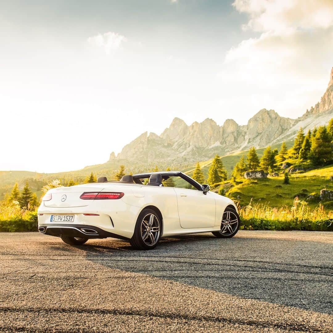 メルセデス・ベンツさんのインスタグラム写真 - (メルセデス・ベンツInstagram)「Where would you take the Mercedes-Benz E 300 Cabriolet? 🏔 📸: @denniswierenga for #MBsocialcar ______________________________ [Mercedes-Benz E 300 Cabriolet | Kraftstoffverbrauch kombiniert: 7,9 l/100 km | CO2- Emissionen kombiniert: 181 g/km | mb4.me/RechtlicherHinweis] . #EClass #Mercedes #MercedesBenz #Cabriolet #Dolomites #Lifestyle #Car #Cartastic #InstaCar #Mountains #Nature #Amazingcars #Travel」4月7日 2時00分 - mercedesbenz