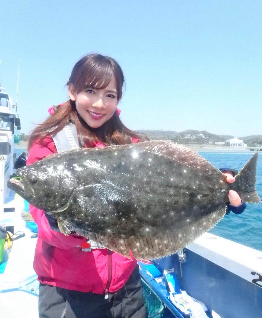 のインスタグラム：「‪🎣‬♡ 連日釣りしてます(ง ˙˘˙ )ว💜 今日は１時起きで釣り大会✨ がんばりまーすっ!! #朝早すぎる #朝なのか夜なのか😪笑 ＊ #fish #fishing #flounder #fishinggirl #魚 #ヒラメ #釣り #レッツリー #阪本智子」
