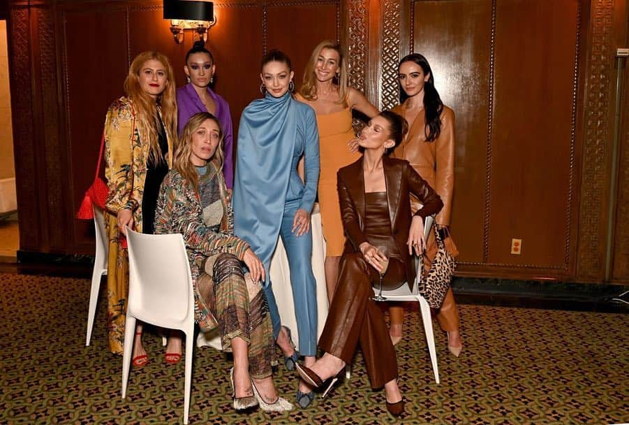 ベラ・ハディッドさんのインスタグラム写真 - (ベラ・ハディッドInstagram)「✔️✔️ @variety Power of Women!  Surrounded by so many bad ass, strong, smart women looking to work hard and make our world a better place !!!! Constantly and consistently in awe of you @gigihadid so proud of the well spoken, kind, intelligent , hardworking , powerful woman that you are. I am so proud to be your sister. Your work with @unicef is so inspiring and I can’t wait to do the same. We love you ! @lanzybear @mariellemama @lilmami_lani @livvperez @austyn missing @gabriellak_j for the pic because she was late but she still part of the chosen sisters 🙏🏽🙏🏽🙏🏽🙏🏽🖤🖤🖤🖤」4月7日 2時03分 - bellahadid