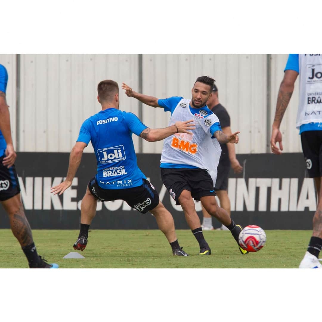 コリンチャンスさんのインスタグラム写真 - (コリンチャンスInstagram)「Hoje pela manhã, o Timão realizou mais um treino antes do jogo decisivo de segunda-feira, contra o Santos, pela semifinal do Paulistão.⠀ ⠀ 📷 Daniel Augusto Jr/Agência Corinthians⠀ ⠀ #VaiCorinthians #Corinthianismo #FielAtéoFim #MeuBMG #NãoÉSóPatrocínio #TimeDoPovo #Corinthians #Timão #CorinthiansTV #FielTorcedor #AFielÉFoda #TodosPorUm #NikeFutebol #Joli #EstrellaGalicia #UniversidadeBrasilOficial #ÉPositivo #CorinthiansÉPositivo #LoucoPotyCorinthians #PostosALE #ALEnoTimão⠀」4月7日 2時05分 - corinthians