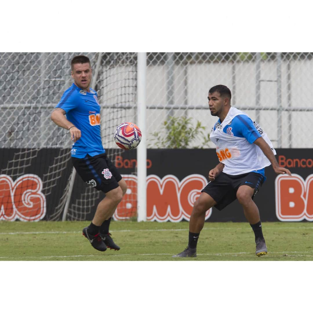 コリンチャンスさんのインスタグラム写真 - (コリンチャンスInstagram)「Hoje pela manhã, o Timão realizou mais um treino antes do jogo decisivo de segunda-feira, contra o Santos, pela semifinal do Paulistão.⠀ ⠀ 📷 Daniel Augusto Jr/Agência Corinthians⠀ ⠀ #VaiCorinthians #Corinthianismo #FielAtéoFim #MeuBMG #NãoÉSóPatrocínio #TimeDoPovo #Corinthians #Timão #CorinthiansTV #FielTorcedor #AFielÉFoda #TodosPorUm #NikeFutebol #Joli #EstrellaGalicia #UniversidadeBrasilOficial #ÉPositivo #CorinthiansÉPositivo #LoucoPotyCorinthians #PostosALE #ALEnoTimão⠀」4月7日 2時05分 - corinthians