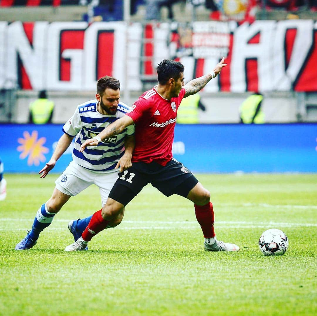 FCインゴルシュタット04さんのインスタグラム写真 - (FCインゴルシュタット04Instagram)「TOR FÜR DIE #SCHANZER ‼️💥 @anjodafi19 bringt den #FCI nach Vorarbeit von @phil_neumann_ in Führung 👊🔥⚽️ #MSVFCI #Tor」4月6日 20時37分 - dieschanzer