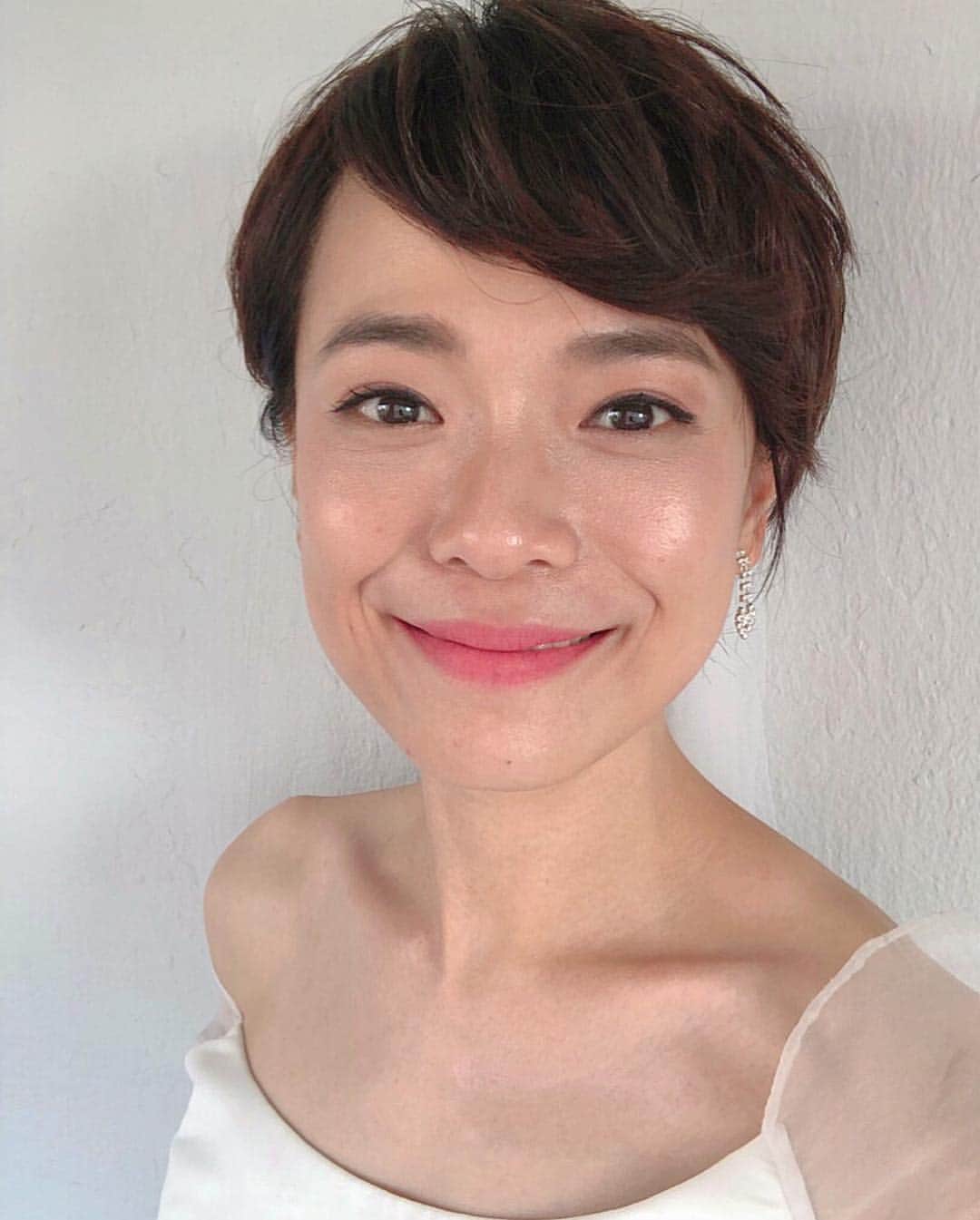 フェリシア・チェンさんのインスタグラム写真 - (フェリシア・チェンInstagram)「拍戏时候的造型。因为喜欢，所以📸📸📸😛 #mynailsthough🤦🏻‍♀️😝😝」4月6日 20時40分 - iamfeliciachin