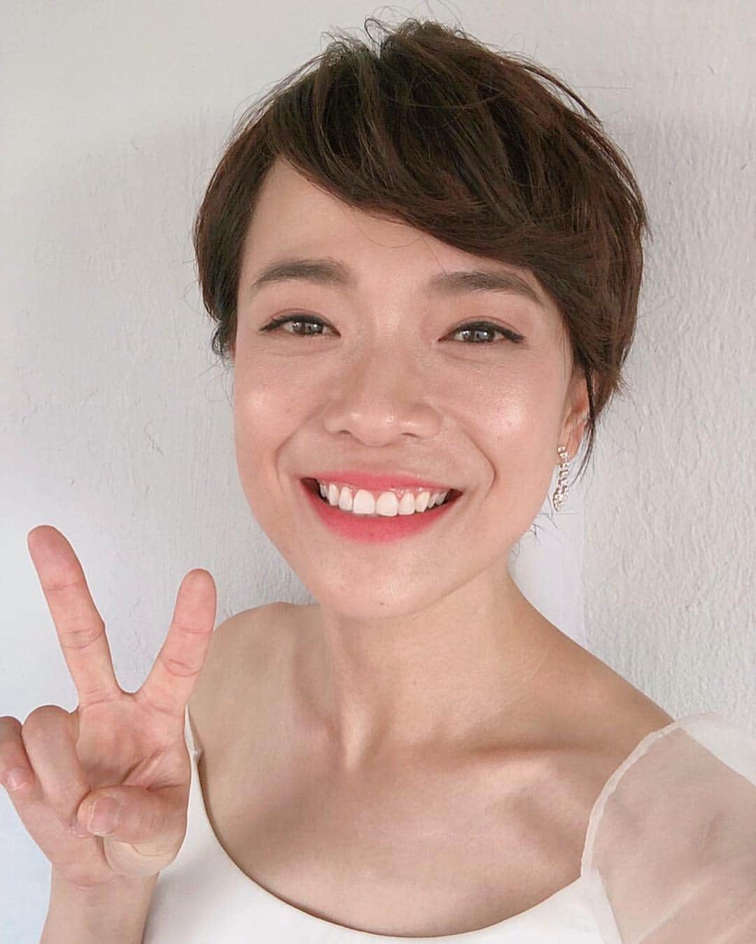 フェリシア・チェンさんのインスタグラム写真 - (フェリシア・チェンInstagram)「拍戏时候的造型。因为喜欢，所以📸📸📸😛 #mynailsthough🤦🏻‍♀️😝😝」4月6日 20時40分 - iamfeliciachin