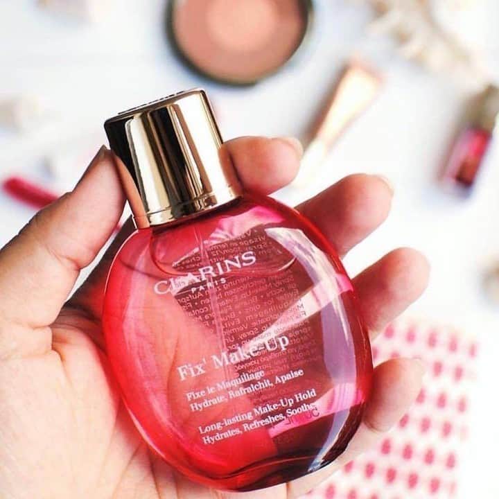 Clarins Canadaさんのインスタグラム写真 - (Clarins CanadaInstagram)「This beauty mist hydrates, refreshes & smoothes while providing long-lasting make-up! Repost: @clarinsmx . . . #Clarins #ItsAllAboutYou #ClarinsMakeup #FixMakeup」4月6日 21時00分 - clarinscanada