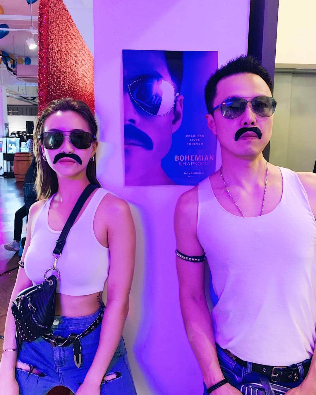 ソニアさんのインスタグラム写真 - (ソニアInstagram)「DON’T STOP ME NOW, I’M HAVING SUCH A GOOD TIME⚡️⚡️⚡️ Can’t believe this song is from the 70s. Still good as gold. . Happy birthday @venuerific, thank you for letting @jermsng and I unleash our inner Freddies 🤣 Tbh this moustache is kinda growing on me... . #queen #bohemianrhapsody #freddiemercury #party」4月6日 20時52分 - soniachew