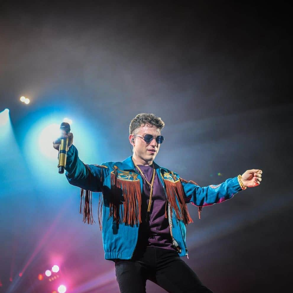 エトロさんのインスタグラム写真 - (エトロInstagram)「@irama.plume performs live during the Milanese stage of his #GiovaniPerSempre tour wearing a custom made #ETRO embellished ethnic bomber jacket. #EtroCelebs #Irama #IramaPlume」4月6日 20時54分 - etro