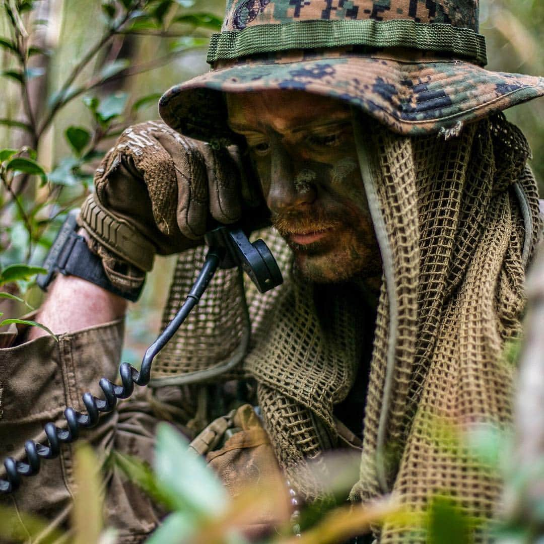 アメリカ海兵隊さんのインスタグラム写真 - (アメリカ海兵隊Instagram)「Can You Hear Me Now?  A reconnaissance Marine with @3dMarDiv participates in the Jungle Reconnaissance and Surveillance Course at the Jungle Warfare Training Center on Camp Gonzalves, Okinawa, Japan, March 18, 2019. (U.S. Marine Corps photo by Lance Cpl. Brandon Salas)  #Marines #MarineCorps #Military #Exercise #Okinawa #USMC #Rah #MarineLife #Motivation #Photography #Recon #Yut #Kill #Jungle #Forest #Japan」4月6日 20時59分 - marines