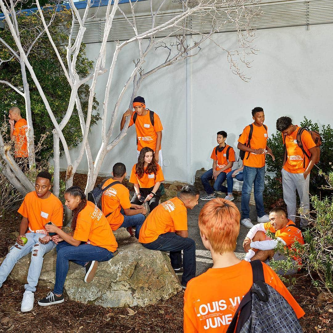 ルイ・ヴィトンさんのインスタグラム写真 - (ルイ・ヴィトンInstagram)「Finding your place. “School Teens” is the final chapter of @VirgilAbloh’s #LVMenSS19 Campaign, photographed by Raimond Wouda for #LouisVuitton. See the whole campaign and the new Taïgarama capsule via link in bio.」4月6日 21時01分 - louisvuitton