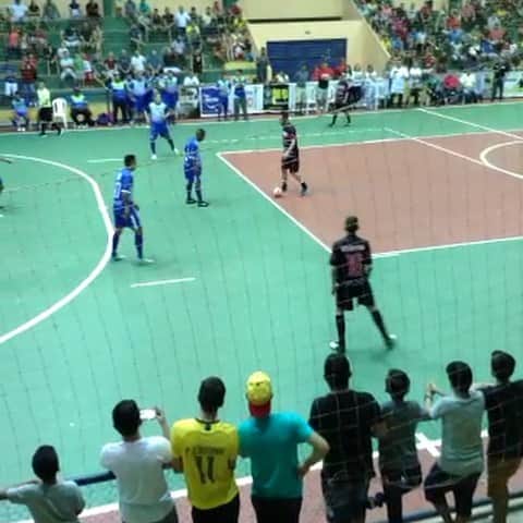 アレッサンドロ・ローザ・ヴィエイラのインスタグラム：「VÍDEO- E ontem em mais um #Jogodorei saiu mais um gol de 🚲 🤔😃👑 #TourPiaui #Parnaiba #Esperantina #Uniao #Teresina @jbragenciamentos @jean.robson.31 @robson_1976 @lidiamouraoficiall」