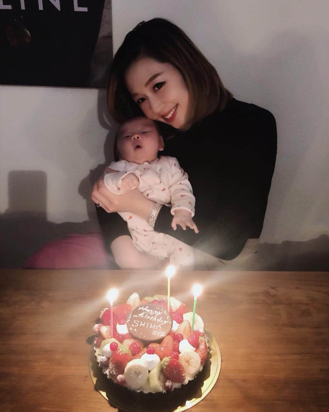 shihoのインスタグラム：「32歳🐰 幸せじゃー💞 . . . . #20190406 #mybirthday  #happybirthday  #30代最高 #大人って最高」