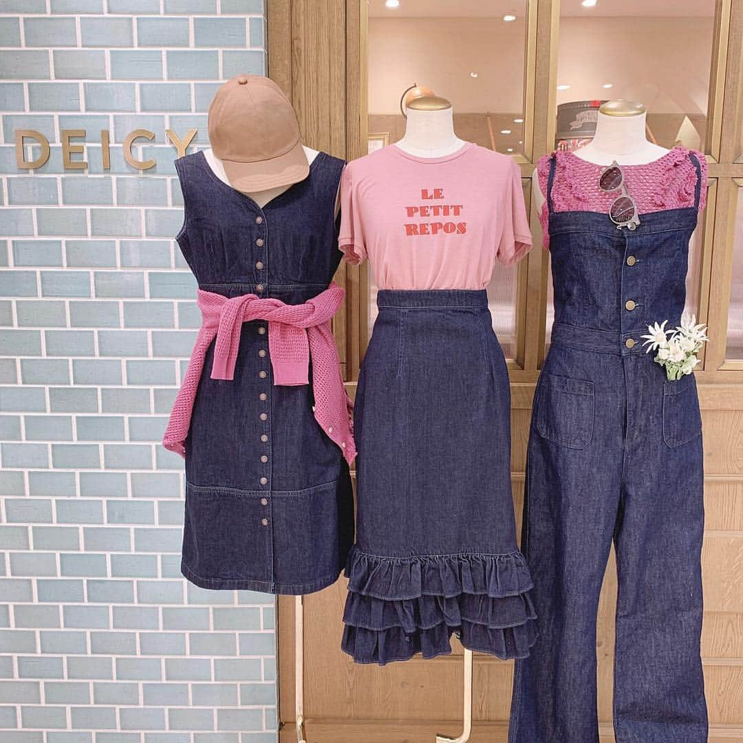 デイシーさんのインスタグラム写真 - (デイシーInstagram)「💗💗LOVE DENIM💗💗 . . 今年も可愛いデザインのデニムを多数ご用意♡ デニム好きさん💕必見です‼︎ . . ピンクとはもちろん相性抜群💖 ぜひ、自分だけのコーディネートを探しに 見にいらしてくださいね💘💘💘 . . #deicy #deicynagoya #mecouture #deicynagoyaトルソー#2019ss #spring #pink #recommended #coordinate #fashion #nagoya #nagoyaparco #parco #denim #skirt #tshirt #デイシー #ミークチュール #ファッション #コーディネート #春コーデ #Tシャツ #スカート #ピンク #キャップ女子 #大人可愛い #パルコ #名古屋 #名古屋パルコ #デイシー名古屋」4月6日 21時11分 - deicy_official