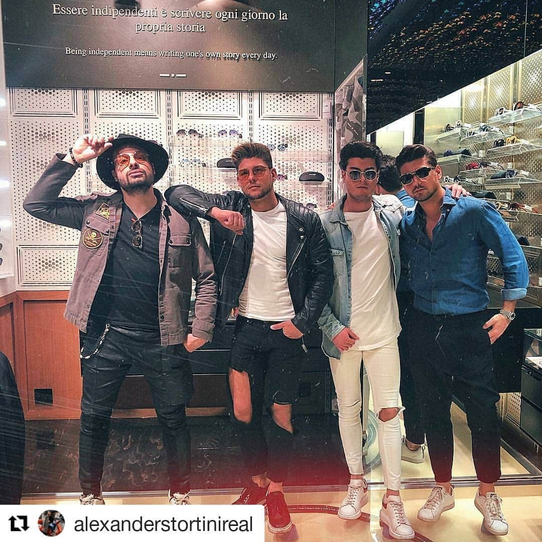 イタリア インディペンデントさんのインスタグラム写真 - (イタリア インディペンデントInstagram)「Squad at @italiaindependentmilano !  #Repost @alexanderstortinireal (@get_repost) ・・・ With the gang @salvocammarata @rodolfosalemi and @antonioferraro_ 🔥🤘 Spotted by @italiaindependentmilano @italiaindependentofficial 🕶 Press @beatricegandolfi 😘 — #ItaliaIndependent #ItaliaIndependentOfficial #ItaliaIndependentSunglasses #Sunglasses #Milan #Milano #Model #Fashion #Fashionista #Fashionblogger #Blogger #Bloggers #Lifestyle #Influencer #InfluencerItalia #Menstyle #Menfashion #Mensfashion #Menshealth #Mensfitness#Photography #Streetstyle #PicOfTheDay  #follow #followhim #followthem」4月6日 21時12分 - italiaindependent_japan