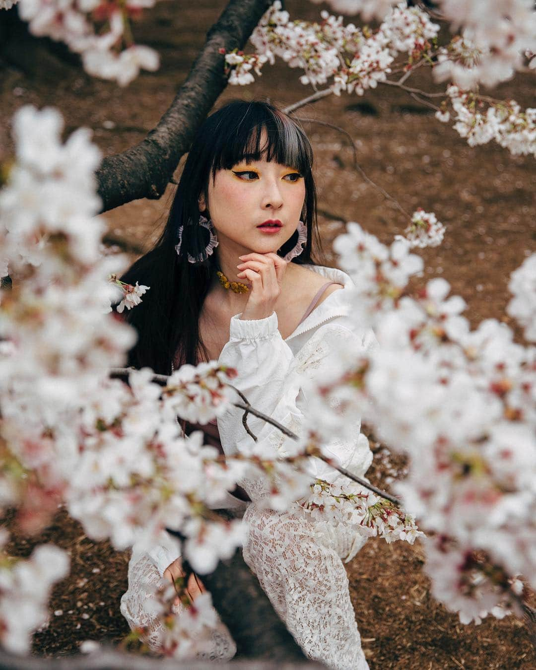 RinRinさんのインスタグラム写真 - (RinRinInstagram)「桜に囲まれた写真は絶対必要😬🌸 Necessary sakura framed photos 😬🌸 (📸 @emilymalan | sakura photos by me) . . Jacket: #xgirl Pants: #xgirljp Earrings: #jubileejubilee  Choker: #milhae . . #rinrindoll #rinrinsakura #shinjukugyoen #emilymalan #japanesefashion #harajukufashion #tokyofashion #桜 #sakura #さくら #新宿御苑 #rinrinmodel」4月6日 21時27分 - rinrindoll