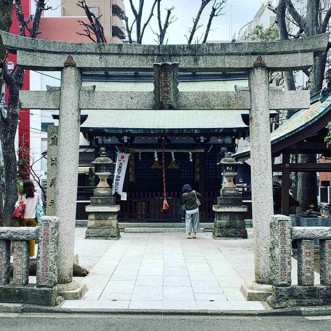 渡辺祐さんのインスタグラム写真 - (渡辺祐Instagram)「恵比寿（神社裏）「sync」 #カレー 神社にもお詣り、牡蠣とクレソンのカレーにもお詣り。恵比寿神社（写真3枚目）の位置は、飲食店街となった今、理想型だなー。あと新橋の烏森神社とか。」4月6日 21時24分 - task_watanabe