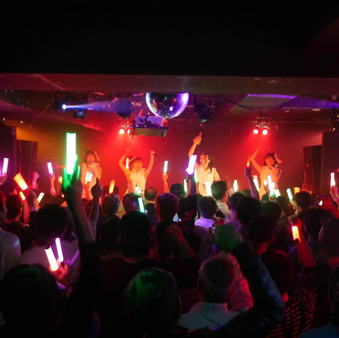 りんご娘さんのインスタグラム写真 - (りんご娘Instagram)「‪初のツアー大阪公演 with #フルーレット さん、たくさんのご来場本当にありがとうございました!! ツアー折り返し地点となりましたが最高のパワーをもらい、次の台湾公演に向かいます!! 後半戦も盛り上がっていきましょう!!‬ ‪#RINGOMUSUME #りんご娘‬」4月6日 21時24分 - _ringo.musume.com_