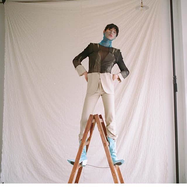 Maison Margielaさんのインスタグラム写真 - (Maison MargielaInstagram)「#MaisonMargiela #Artisanal Men’s pieces designed by @JGalliano for #MensUno Styled by @Charles_Wghou shot by @king_yip」4月6日 21時31分 - maisonmargiela