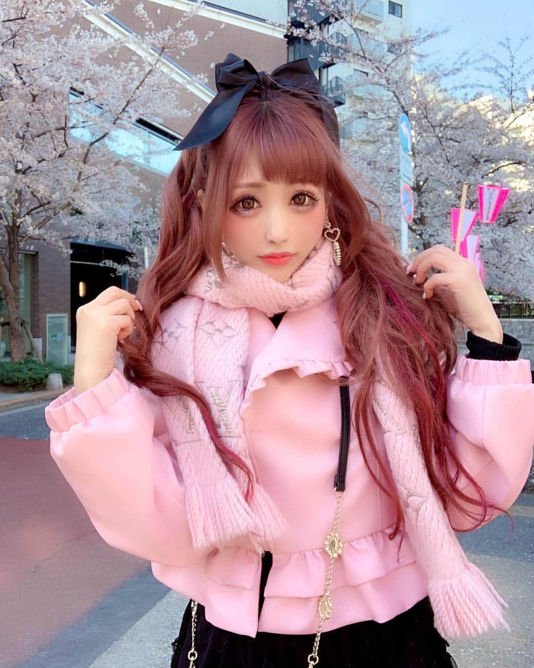 桜咲姫奈さんのインスタグラム写真 - (桜咲姫奈Instagram)「この間🌸見に行った時の--🎀🐰🎀 ･ ･ #桜 #目黒川 #目黒川の桜」4月6日 21時31分 - himena_ousaki