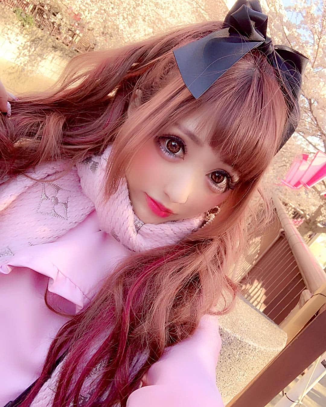 桜咲姫奈さんのインスタグラム写真 - (桜咲姫奈Instagram)「この間🌸見に行った時の--🎀🐰🎀 ･ ･ #桜 #目黒川 #目黒川の桜」4月6日 21時31分 - himena_ousaki