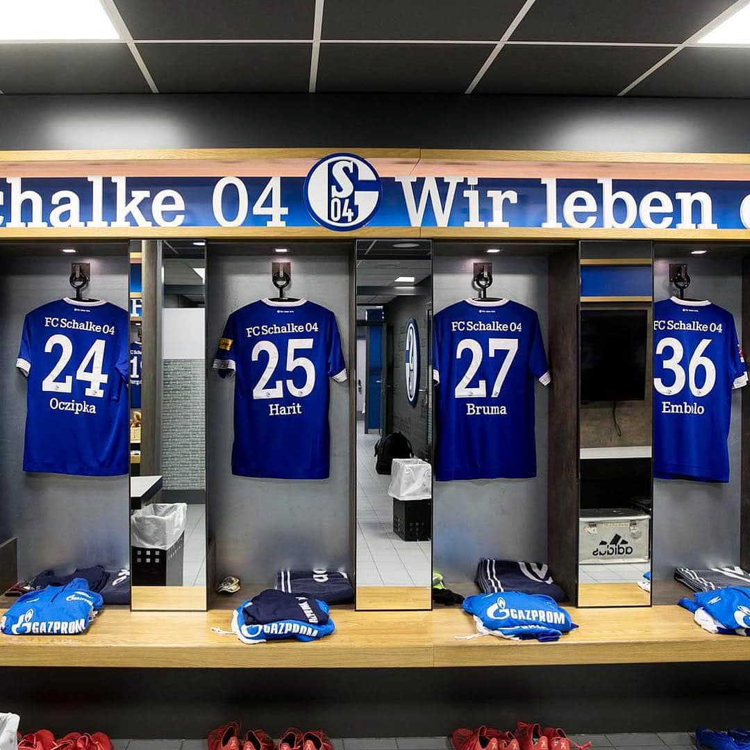 シャルケ04さんのインスタグラム写真 - (シャルケ04Instagram)「It‘s time for Schalke 04! ⏰🔵⚪️ Your Royal Blues to take on @eintrachtfrankfurt 👇🏼 . 35 - @alexandernuebel  5 - @mnastasic_5  6 - @omarmascarell  8 - @suatserdar8  17 - @benjaminstambouli  18 - @danielcaligiuri18  19 - #Burgstaller 24 - @bastianoczipka  27 - @jeffreybruma  36 - @breelembolo97  41 - @nassim1099 . . #S04SGE #S04 #Schalke #Matchday #Bundesliga #Football #Soccer #Knappen #🔵⚪️」4月6日 21時32分 - s04