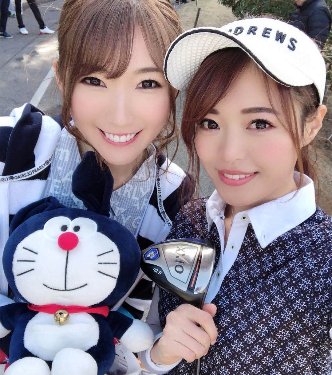 高橋としみさんのインスタグラム写真 - (高橋としみInstagram)「FUTURE GOLF TOURE 2019 プロアマ大会の写真と動画😊 ちーちゃんと前日2人でお泊り✨ 寝不足になるよねー（笑） . 前半は池村プロと後半は増田プロと ハーフをご一緒しました！！ 男子プロは初めて間近で見たけど ショット、スピード、音！ 圧倒されました😊 お二人とも気さくで優しくて すごく楽しかった✨✨✨ . パーティー終わって石川プロとも お写真撮ってもらったよ😊 . ドライバーがタイガーウッズと 同じ飛距離でした🏌️‍♀️ もちろんレディースティーから😂 . ウェア @standrews_jp  ワンピースじゃなくてセットアップ 別々にも着れるのでコーディネートが広がる✨ . #ゴルフ#ゴルフ女子#セントアンドリュース#standrews#パーリーゲイツ」4月6日 21時40分 - toshimi_1002