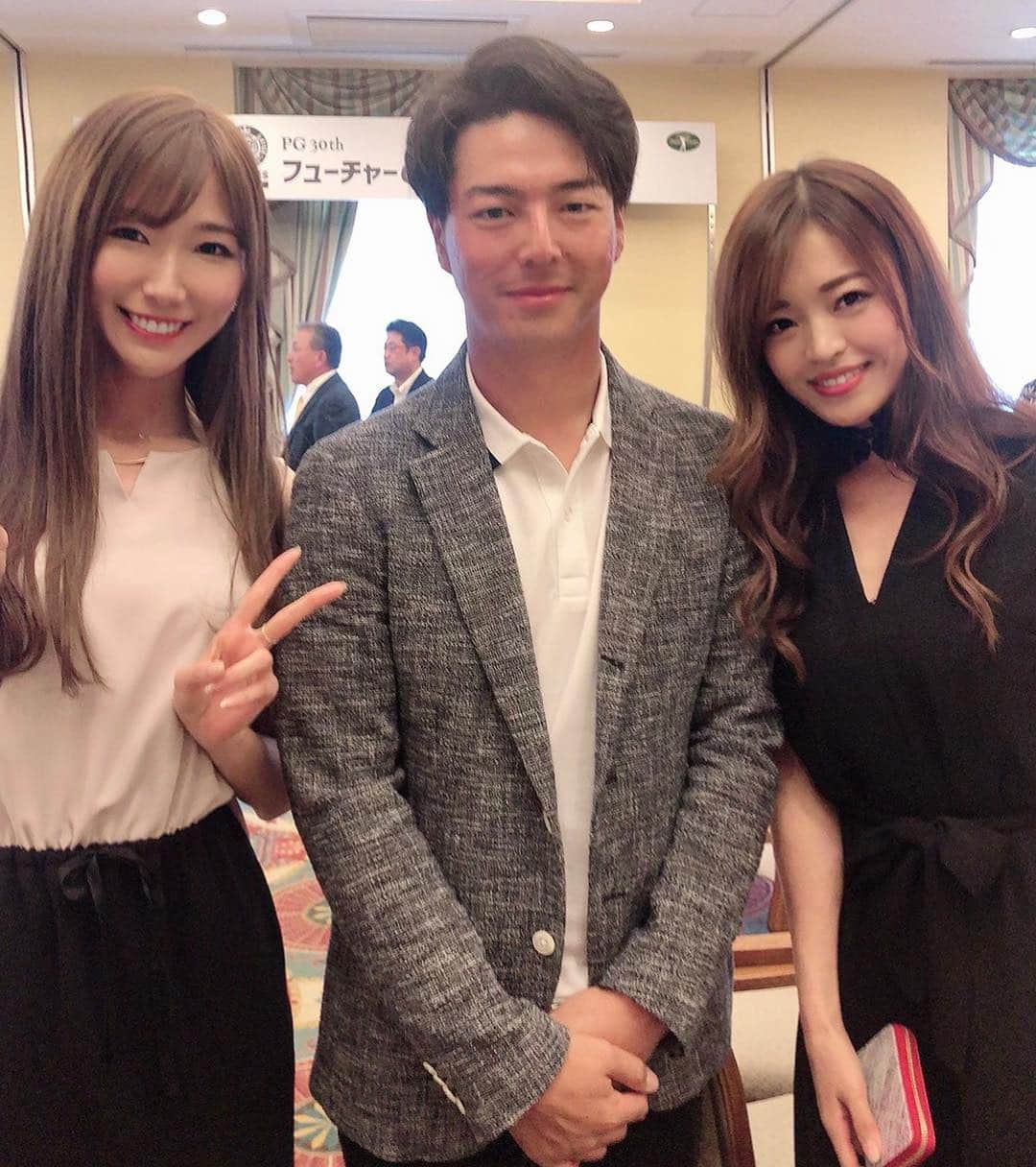 高橋としみさんのインスタグラム写真 - (高橋としみInstagram)「FUTURE GOLF TOURE 2019 プロアマ大会の写真と動画😊 ちーちゃんと前日2人でお泊り✨ 寝不足になるよねー（笑） . 前半は池村プロと後半は増田プロと ハーフをご一緒しました！！ 男子プロは初めて間近で見たけど ショット、スピード、音！ 圧倒されました😊 お二人とも気さくで優しくて すごく楽しかった✨✨✨ . パーティー終わって石川プロとも お写真撮ってもらったよ😊 . ドライバーがタイガーウッズと 同じ飛距離でした🏌️‍♀️ もちろんレディースティーから😂 . ウェア @standrews_jp  ワンピースじゃなくてセットアップ 別々にも着れるのでコーディネートが広がる✨ . #ゴルフ#ゴルフ女子#セントアンドリュース#standrews#パーリーゲイツ」4月6日 21時40分 - toshimi_1002