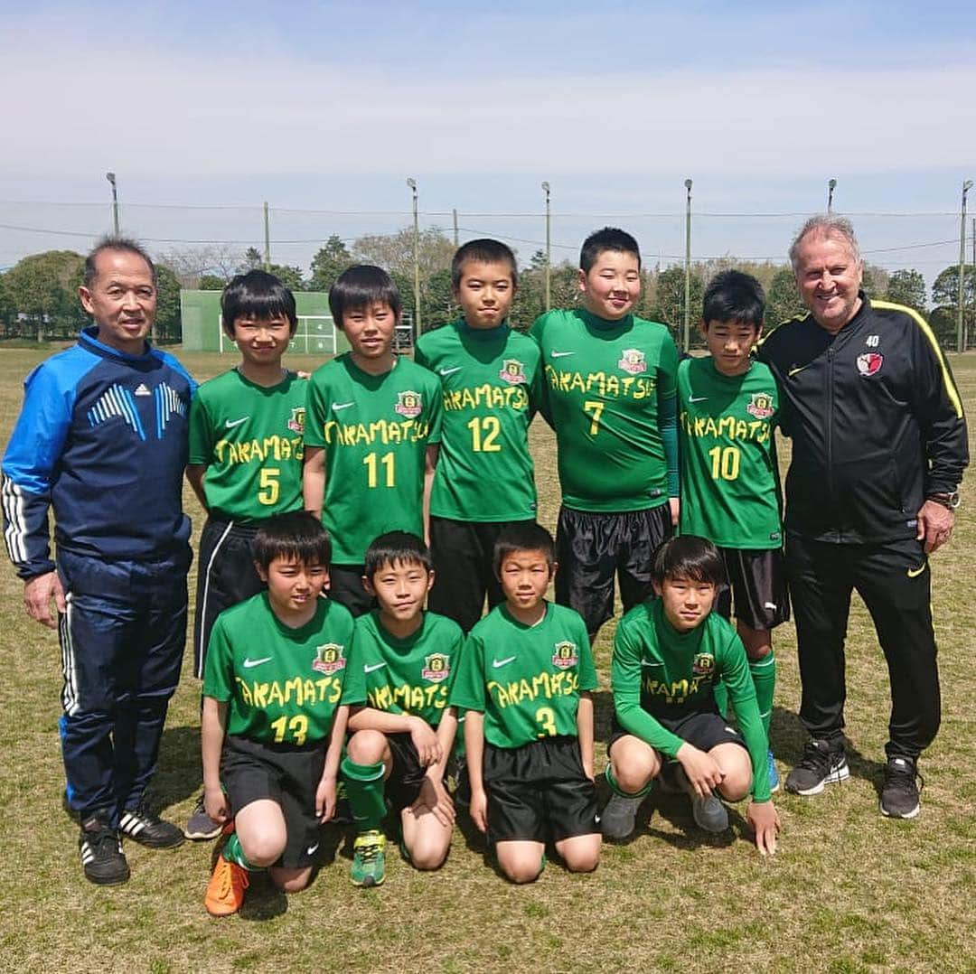 ジーコさんのインスタグラム写真 - (ジーコInstagram)「Recebi no CT do Kashima a visita de uma parte da garotada da Escola de Futebol Takamatsu, muito bem orientada pelo Prof Takano.Boa sorte molecada」4月6日 21時41分 - zico